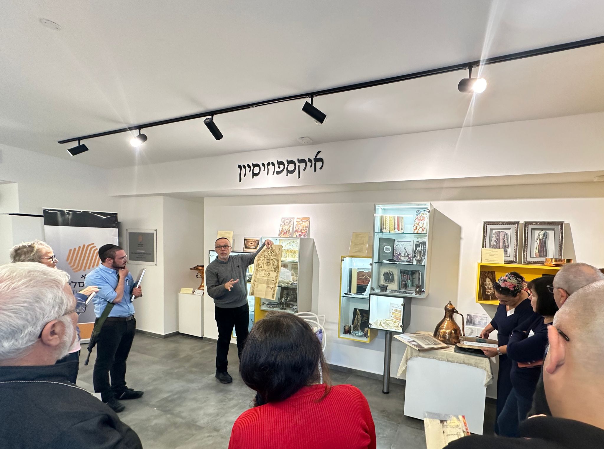 Dr. Dov Cohen presenting on the significance of the exhibited objects - 25.12.23